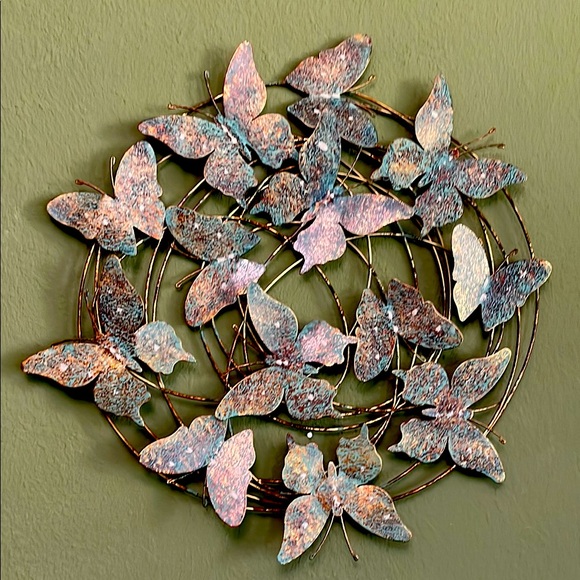 “Butterflies are free”  Wonderful circle of flying metal butterflies wall art. - Picture 3 of 9